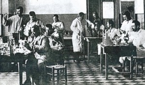 Švajcarski lekar (levo) u Srbiji 1915. godine